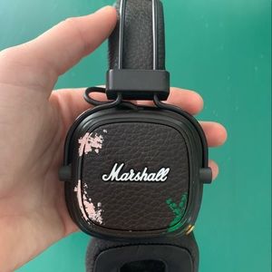 Marshall Major IV Bluetooth Headphones great used condition